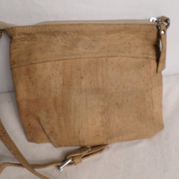 Small Cork Corkor Crossbody Zippered Bag - Picture 4 of 8